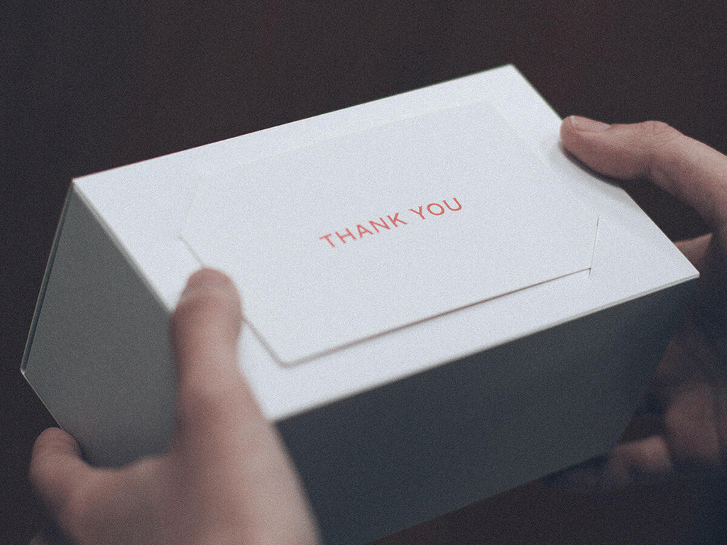 Coffee box with integrated card slit designed to hold a thank you card