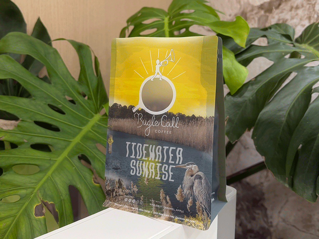 Coffee_Bags_With_Transparent_Windows_What_Should_Roasters_Consider_1 Stand-up coffee pouch with a clear window for product visibility, set in a natural environment with tropical greenery.