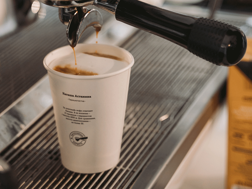 Are_Bagasse_Coffee_Cups_a_Sustainable_Choice_for_Coffee_Businesses_1 Takeaway coffee cup being filled with espresso from a commercial coffee machine