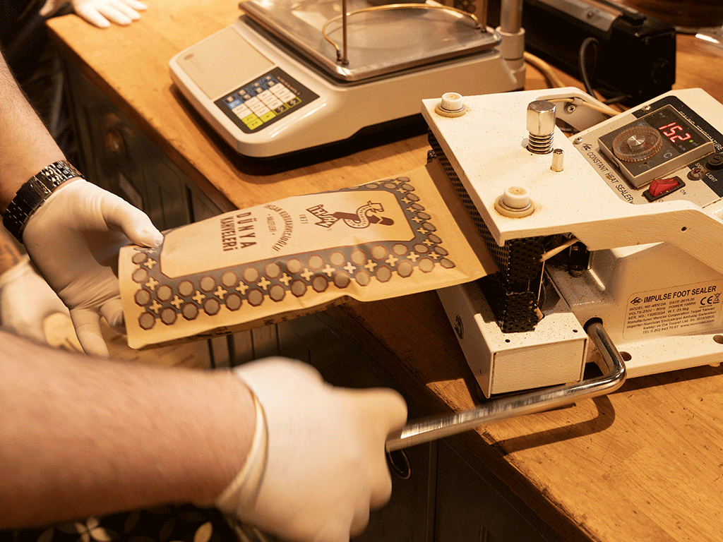 Professional coffee bag manufacturer sealing and weighing fresh roasted coffee
