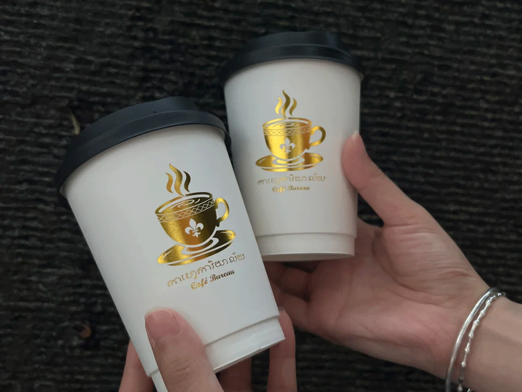 Custom paper coffee cups with gold foil stamping logo for coffee packaging design
